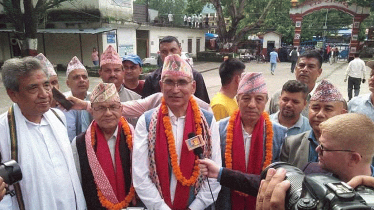 रुपन्देही–२ बाट एमाले उपाध्यक्ष पौडेलको उम्मेदवारी दर्ता 